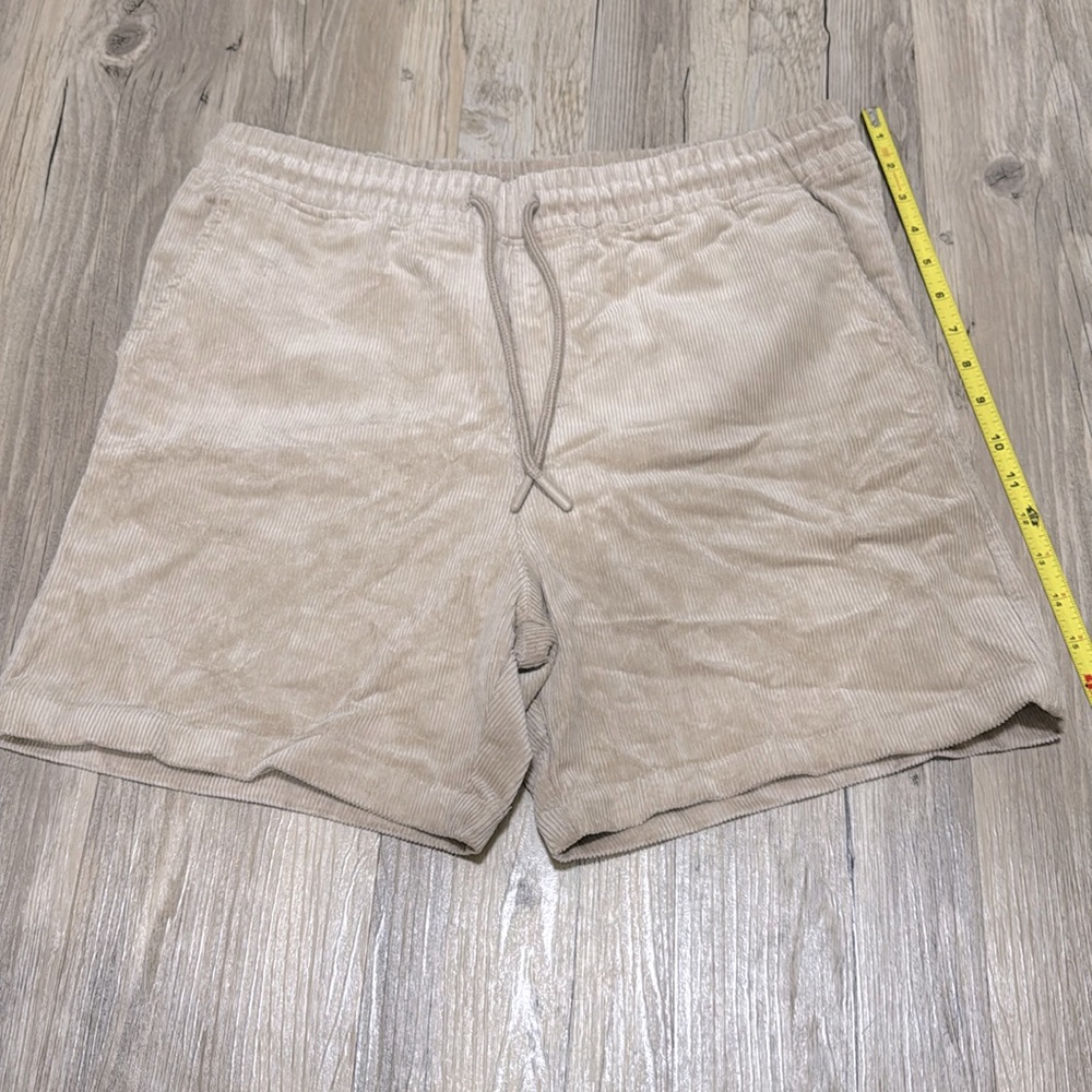 Forever 21 Men's Corduroy Shorts Size M 

Excellent Condition